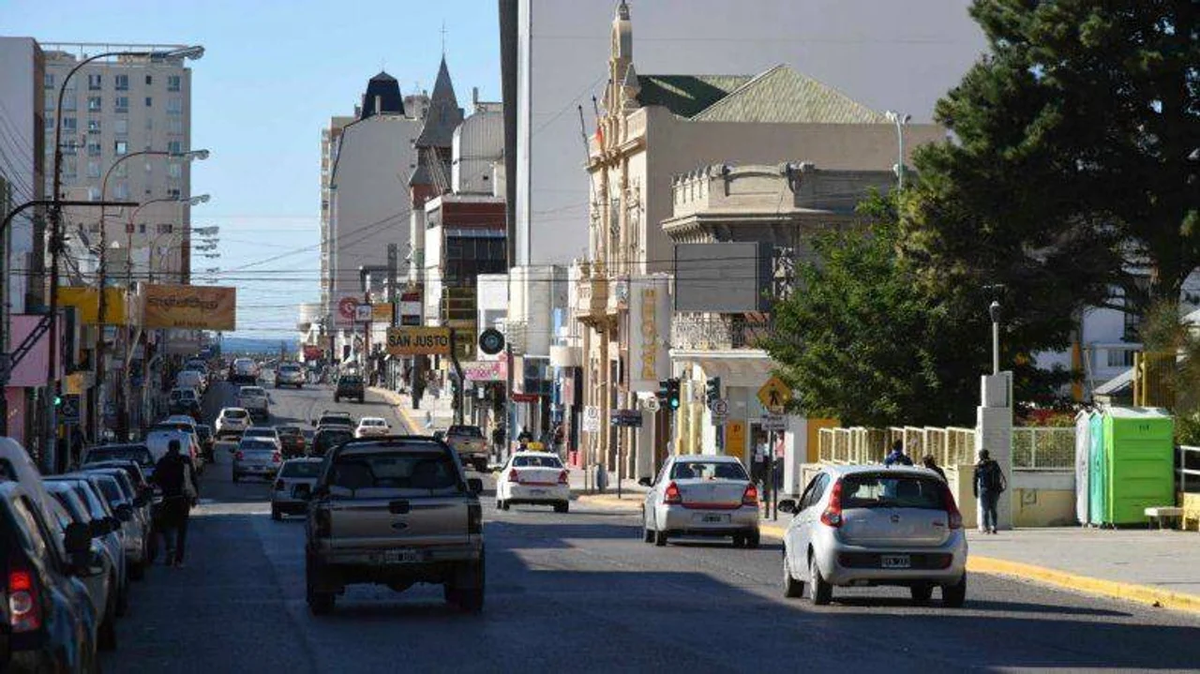 La mujer asegura que su pareja le arrojo agua hirviendo en la espalda, hombro y brazo derecho.