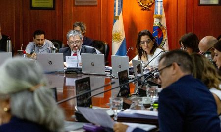 La comisión de Disciplina, que preside el abogado César Grau, había postergado el miércoles pasado la decisión de la unificación de los expedientes y el pase a Acusación. La comisión de Disciplina, que preside el abogado César Grau, había postergado el miércoles pasado la decisión de la unificación de los expedientes y el pase a Acusación.