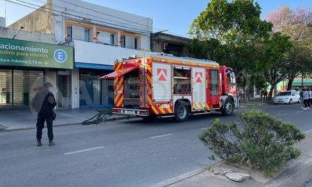Se incendió un local comercial en avenida Facundo Zuviría al 6500. Se incendió un local comercial en avenida Facundo Zuviría al 6500.