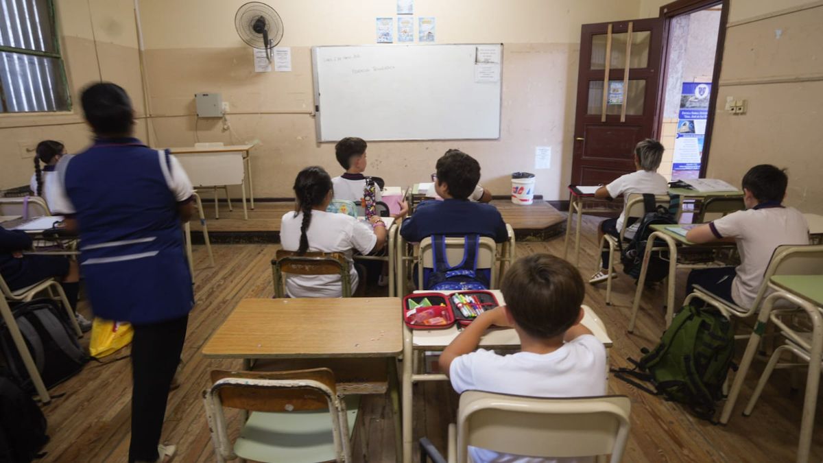 Empiezan las clases en Santa Fe, en medio de un paro docente y la premisa del Gobierno de que las escuelas están abiertas. Empiezan las clases en Santa Fe, en medio de un paro docente y la premisa del Gobierno de que las escuelas están abiertas.