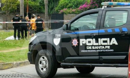 A Marcelo Procoop lo asesinaron de 12 balazos cuatro sicarios cuando iba a enterrar a su hermano en Villa Gobernador Gálvez. A Marcelo Procoop lo asesinaron de 12 balazos cuatro sicarios cuando iba a enterrar a su hermano en Villa Gobernador Gálvez.