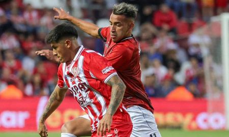 Lautaro Vargas con la camiseta de Unión, disputando ante Rodrigo Atencio de Central Córdoba. Lautaro Vargas con la camiseta de Unión, disputando ante Rodrigo Atencio de Central Córdoba.