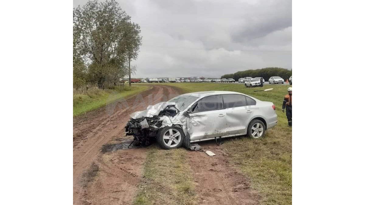 Del accidente participaron un Honda Civic, un Volkswagen Vento y una camioneta Ford Ecosport.