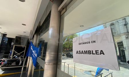 Los trabajadores de AFIP en Santa Fe realizaron asambleas este lunes y martes, y este miércoles estaba previsto un paro de actividades. Los trabajadores de AFIP en Santa Fe realizaron asambleas este lunes y martes, y este miércoles estaba previsto un paro de actividades.