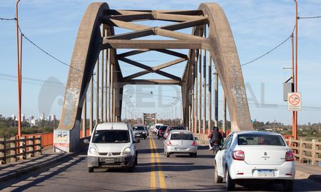 Aire de Santa Fe | Puente Carretero sin patentes.jpg