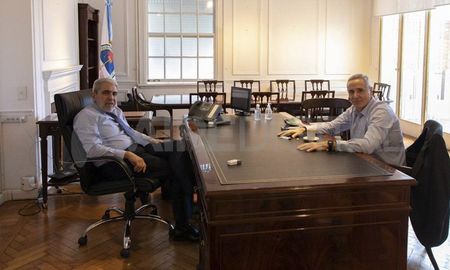 Diputados nacionales de Juntos por el Cambio le exigieron al ministro de Seguridad de la Nación, Aníbal Fernández, que le pida la renuncia a Marcelo Sain. Diputados nacionales de Juntos por el Cambio le exigieron al ministro de Seguridad de la Nación, Aníbal Fernández, que le pida la renuncia a Marcelo Sain.