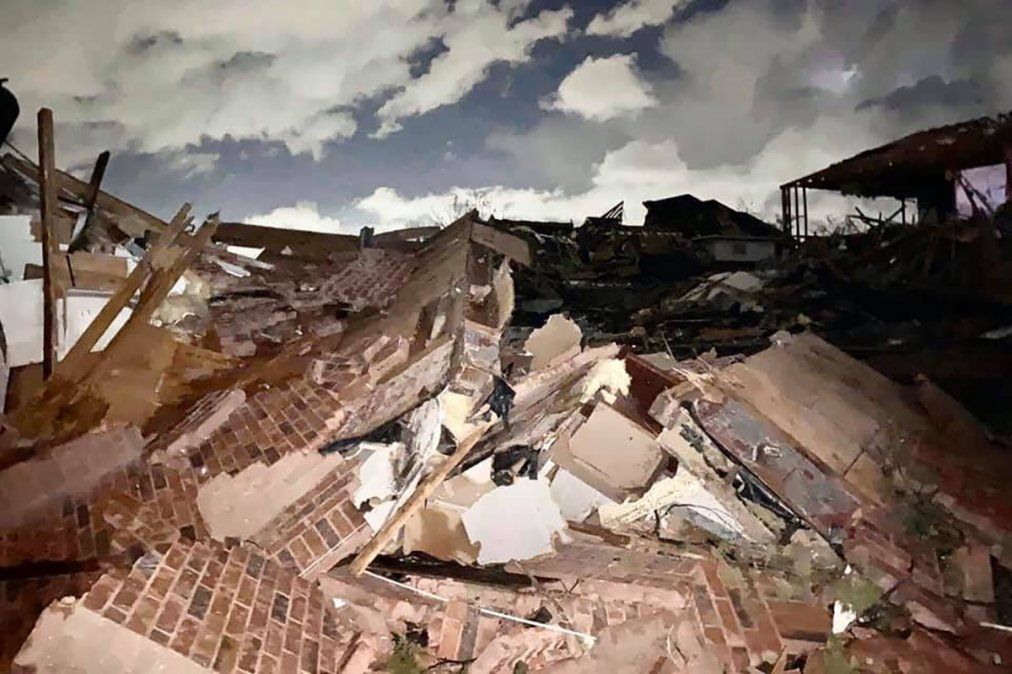 Un profesor preparaba una clase en una iglesia en Dallas, pero en 10 segundos vino un tornado y derrumbó todo