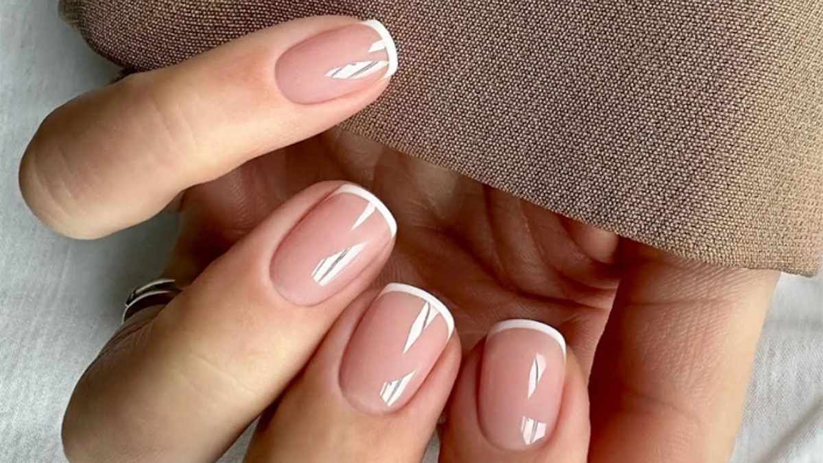 Las uñas naturales, los tonos nude y los acabados perlados suaves son la tendencia viral de 2026. Las uñas naturales, los tonos nude y los acabados perlados suaves son la tendencia viral de 2026.
