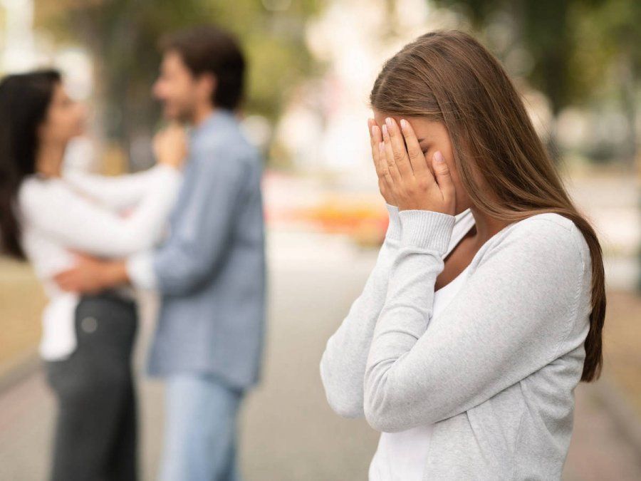 Un clavo saca otro clavo.