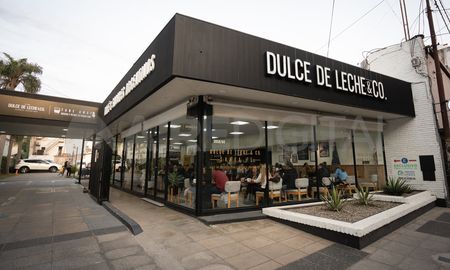 Dulce de Leche & Co. está ubicado sobre calle 25 de Mayo al 3000, en pleno centro de la ciudad de Santa Fe. Dulce de Leche & Co. está ubicado sobre calle 25 de Mayo al 3000, en pleno centro de la ciudad de Santa Fe.