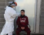 Gonzalo Montiel debe someterse a un test PCR para determinar si tiene coronavirus.