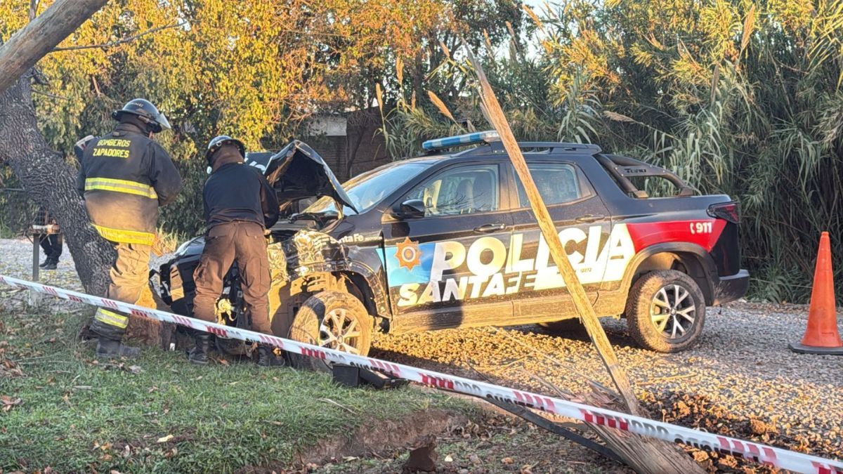 Así quedó el móvil del Comando Radioeléctrico tras el choque.