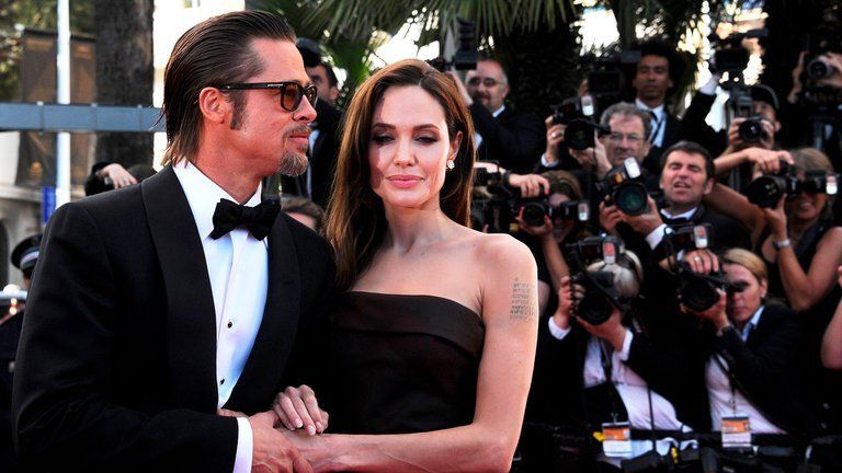 Brad Pitt y Angelina Jolie se separaron en 2016 tras dos años de casados y diez de relación. Un violento episodio entre Pitt y su hijo mayor, Maddox, fue lo que llevó a la ganadora del Oscar a pedirle el divorcio citando “diferencias irreconciliables” (Shutterstock)