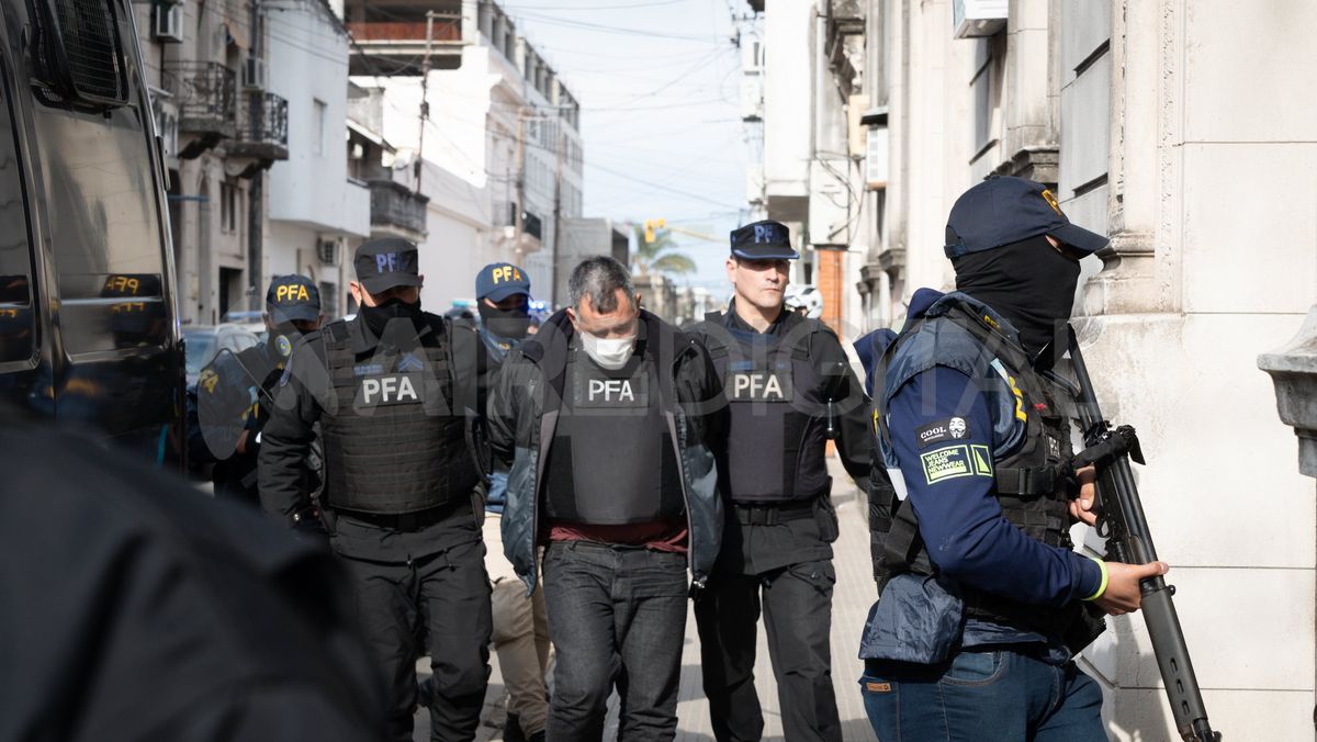 El primero en descender del vehículo fue el