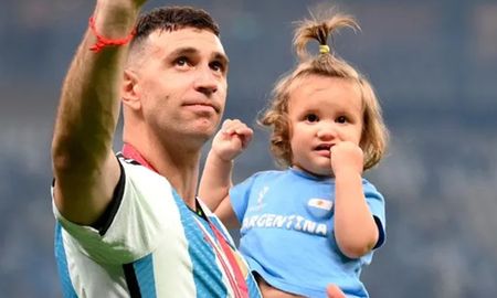 Dibu Martínez contó que no ve la hora de volver a jugar con la Selección Argentina en el país para reencontrarse con la gente. Dibu Martínez contó que no ve la hora de volver a jugar con la Selección Argentina en el país para reencontrarse con la gente.
