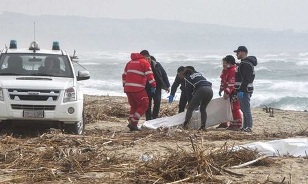 Los restos de la goleta de madera, un velero turco, quedaron esparcidos por una gran extensión de costa. Los restos de la goleta de madera, un velero turco, quedaron esparcidos por una gran extensión de costa.