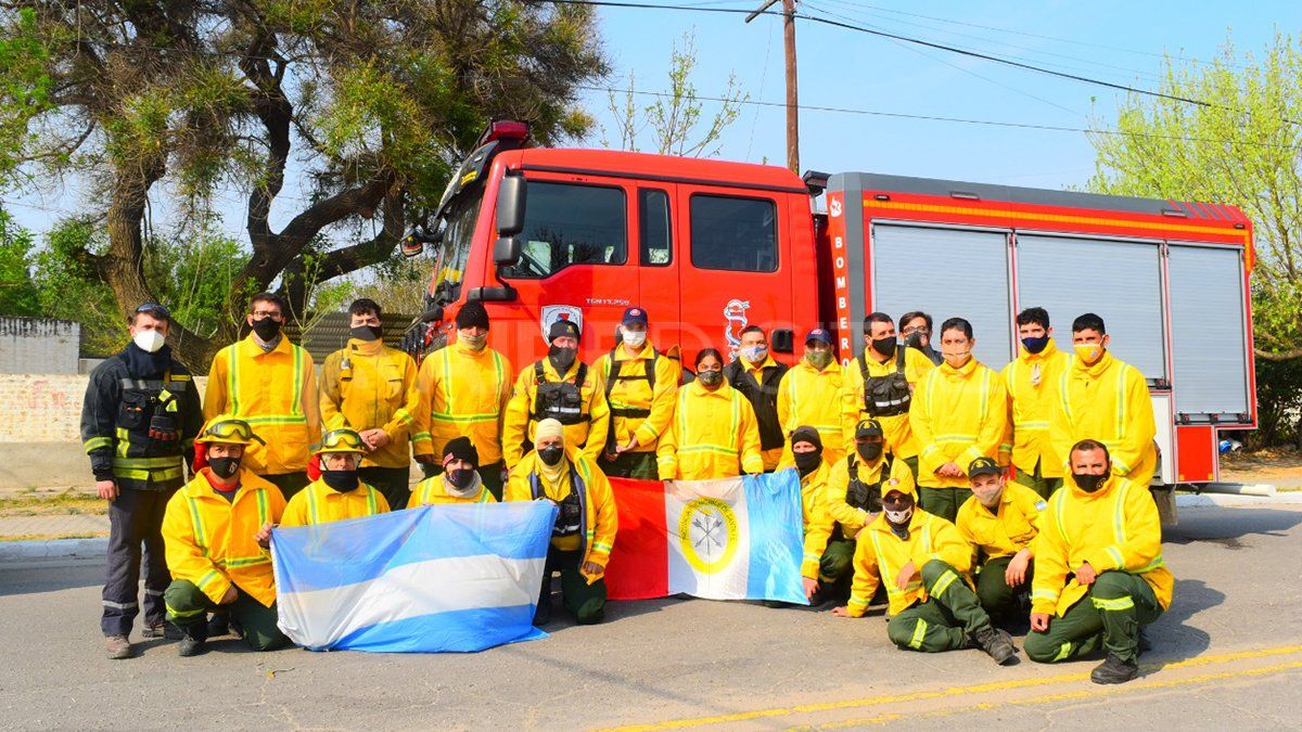 Bomberos santafesinos partieron a Córdoba para colaborar en las tareas de extinción de los incendios forestales. 