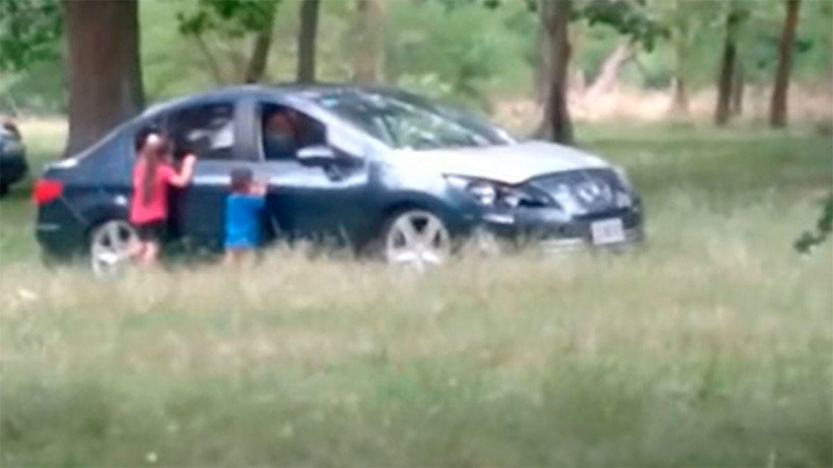 El secreto de la pareja que abandonó a dos nenes para tener sexo en un auto