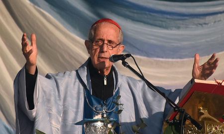 Encontremos la paz y la ayuda necesarias para unirnos como pueblo”, dijo el Arzobispo de Buenos Aires en Luján. Encontremos la paz y la ayuda necesarias para unirnos como pueblo”, dijo el Arzobispo de Buenos Aires en Luján.