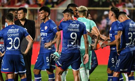Unión perdió con Racing como local, en un encuentro en el que no mereció caer. Unión perdió con Racing como local, en un encuentro en el que no mereció caer.