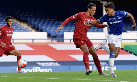 En Goodison Park, Liverpool y Everton igualaron sin goles en el clásico de la ciudad, por la fecha 30 de la Premier League 19-20. En Goodison Park, Liverpool y Everton igualaron sin goles en el clásico de la ciudad, por la fecha 30 de la Premier League 19-20.