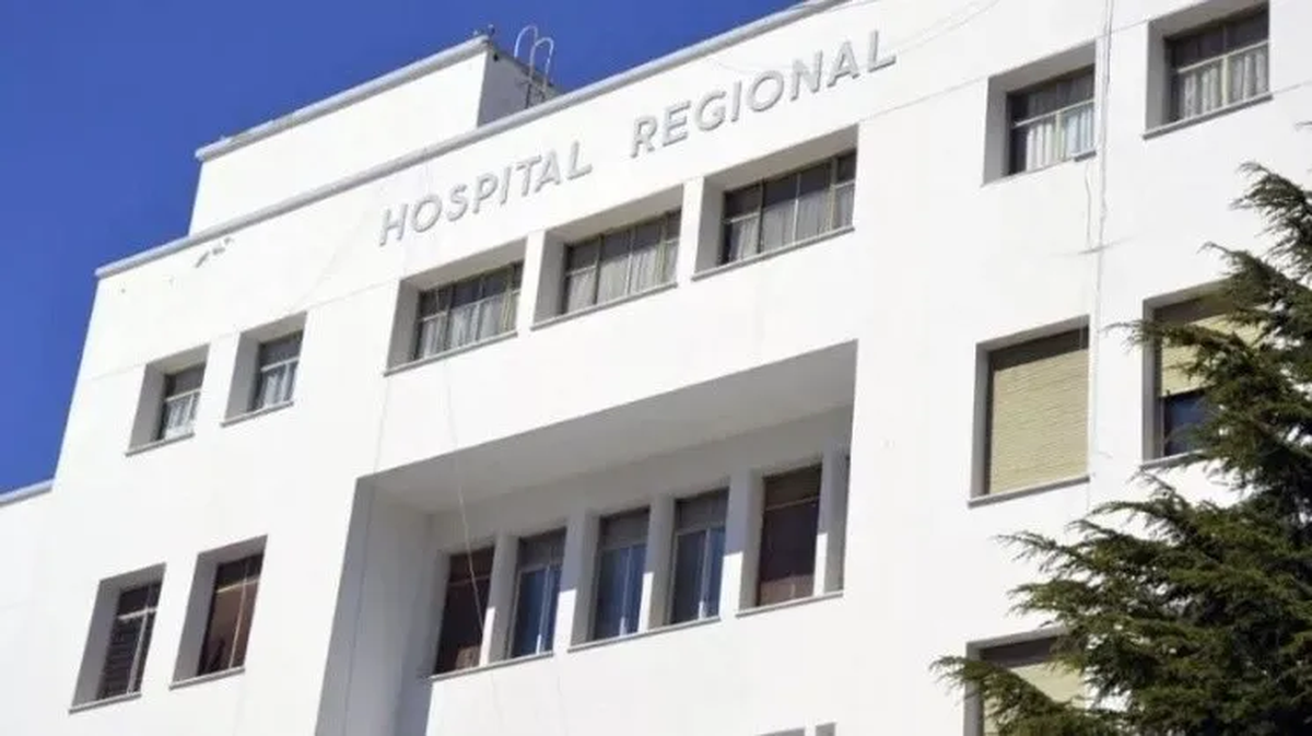 Un&nbsp;joven de 16 a&ntilde;os muri&oacute; electrocutado mientras intentaba poner a cargar su celular en su casa.