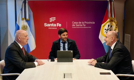 Pullaro, Perotti y Bonfatti se reunieron previo a la audiencia con la Corte por la deuda de Anses con Santa Fe. Pullaro, Perotti y Bonfatti se reunieron previo a la audiencia con la Corte por la deuda de Anses con Santa Fe.