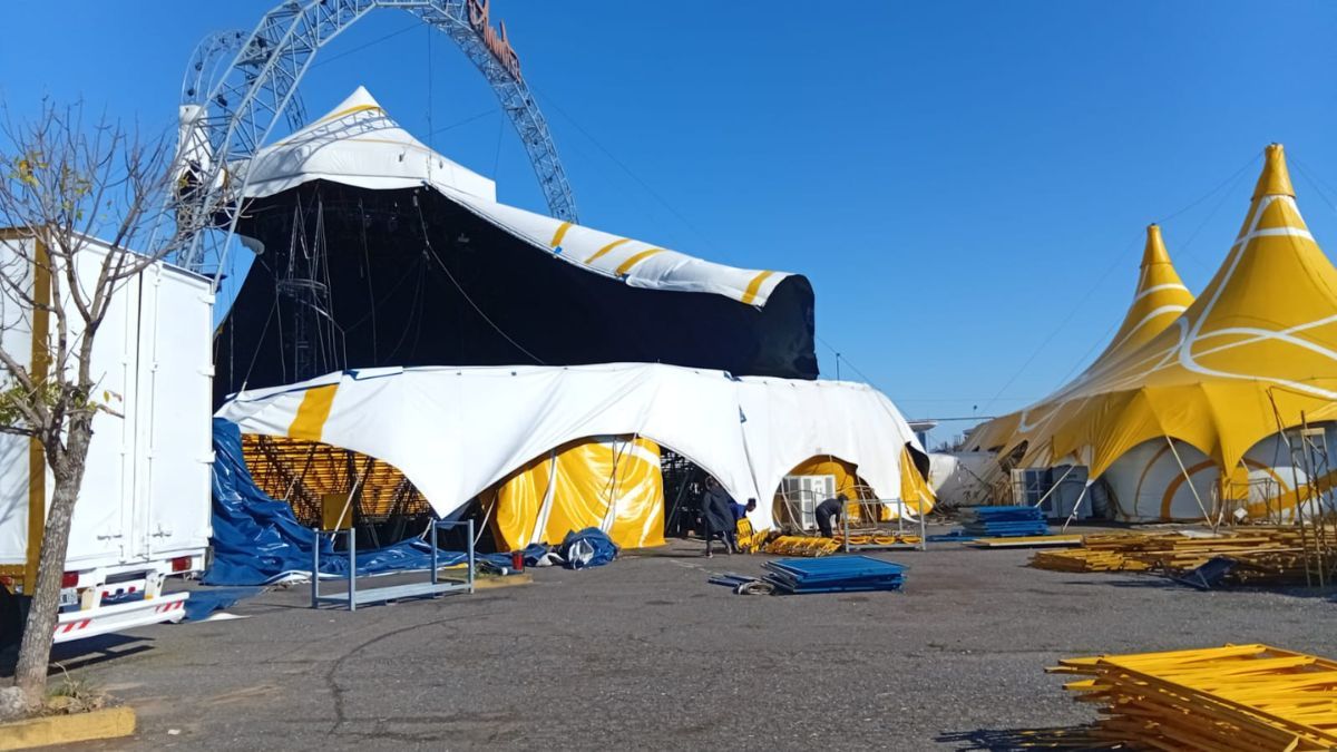 La carpa ubicada a la vera de la ruta 168 sufrió severos daños durante la tormenta que se desató en la madrugada del domingo en Santa Fe.