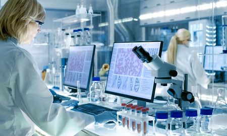 AstraZeneca comenzó a probar un tratamiento basado en anticuerpos para la prevención y el tratamiento del coronavirus. AstraZeneca comenzó a probar un tratamiento basado en anticuerpos para la prevención y el tratamiento del coronavirus.