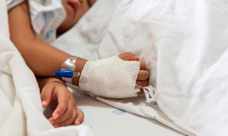 Internaron en Merlo a una nena de 5 años: tenía golpes, droga en sangre y la obligaban a comer alimento para mascotas. Foto ilustrativa. Internaron en Merlo a una nena de 5 años: tenía golpes, droga en sangre y la obligaban a comer alimento para mascotas. Foto ilustrativa.
