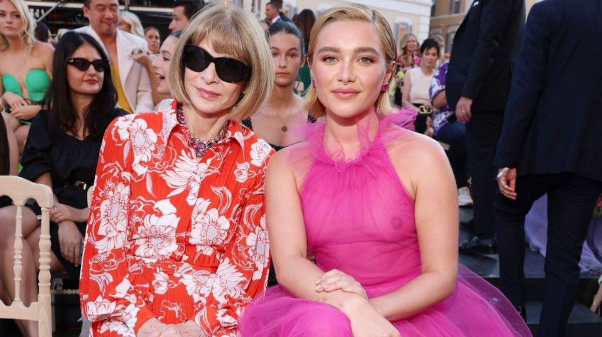Florence Pugh asistió al desfile de Valentino en Roma. Aquí, con la conocida editora de Vogue, Anna Wintour. 