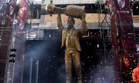 El sábado se reveló cómo quedó la estatua de Marcelo Gallardo, ubicada a las afueras del estadio Monumental. El sábado se reveló cómo quedó la estatua de Marcelo Gallardo, ubicada a las afueras del estadio Monumental.