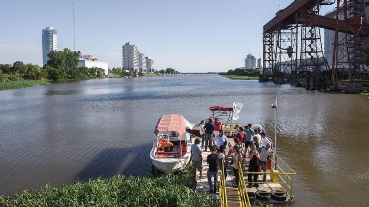 Durante el fin de semana largo volverá a navegar La Ribereña, una propuesta que permite disfrutar del paisaje isleño que rodea a la ciudad y conocer las historias de los barrios costeros a través de los relatos de sus propios habitantes.
