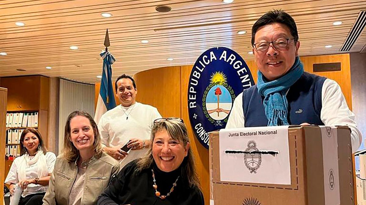 Un total de 2.648 electores están registrados para votar por correo postal en 78 representaciones consulares.