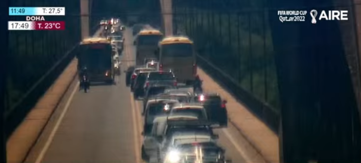 Un colectivo se quedó sobre el Puente Carretero
