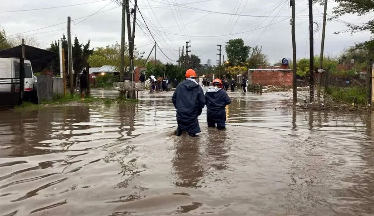 Las intensas lluvias generaron graves inundaciones en diferentes municipios de la provincia de Buenos Aires.