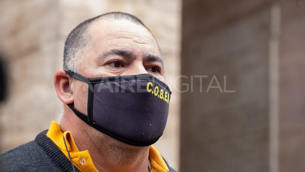Los compañeros de Gamarra también estuvieron presentes en la puerta de la Municipalidad.&nbsp;