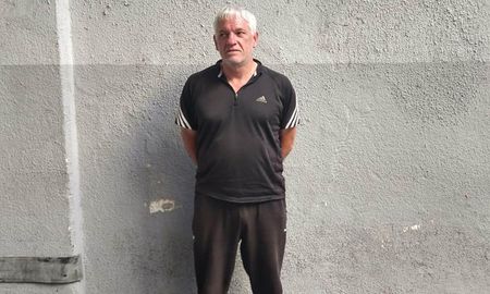 Néstor Fabián Giuliani (55), quien fue detenido por efectivos de la División Delitos Contra la Salud y Seguridad Personal de la Policía de la Ciudad, cuando el imputado dirigía un partido de fútbol. Néstor Fabián Giuliani (55), quien fue detenido por efectivos de la División Delitos Contra la Salud y Seguridad Personal de la Policía de la Ciudad, cuando el imputado dirigía un partido de fútbol.
