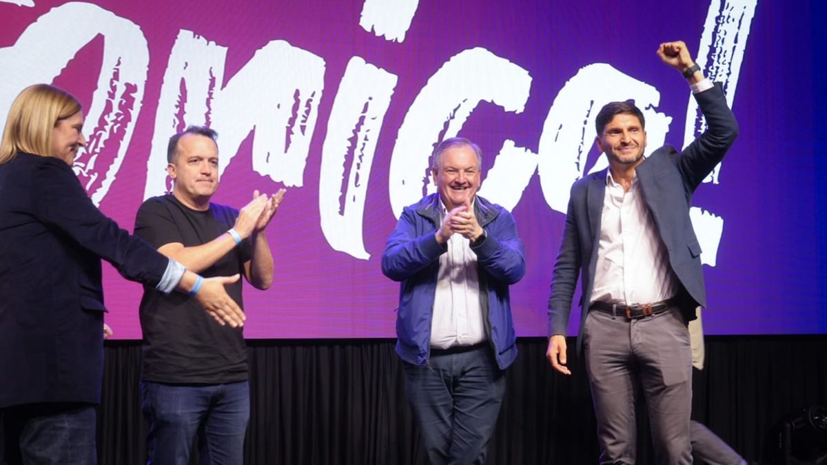El senador provincial por la UCR y uno de los principales actores políticos del frente Unidos para Cambiar Santa Fe, Felipe Michlig, celebró el desarrollo de las elecciones constituyentes en Santa Fe.
