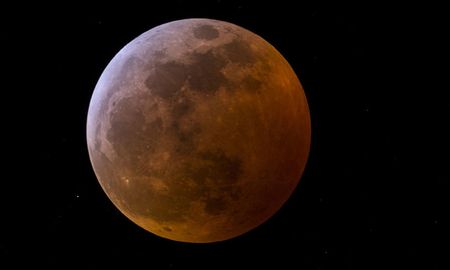Llegó el día. El último eclipse del año será lunar, parcial y el más largo del siglo. Llegó el día. El último eclipse del año será lunar, parcial y el más largo del siglo.