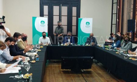 El intendente Emilio Jatón presentó el presupuesto 2021 a los concejales. El intendente Emilio Jatón presentó el presupuesto 2021 a los concejales.