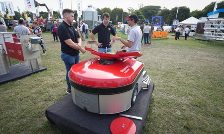 En TodoLáctea, Lely presentó en TodoLáctea su línea completa de robots para tambos automatizados. En TodoLáctea, Lely presentó en TodoLáctea su línea completa de robots para tambos automatizados.