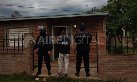 Cinco personas fueron detenidas sospechadas de participar en por lo menos tres violentos robos en la capital provincial Cinco personas fueron detenidas sospechadas de participar en por lo menos tres violentos robos en la capital provincial