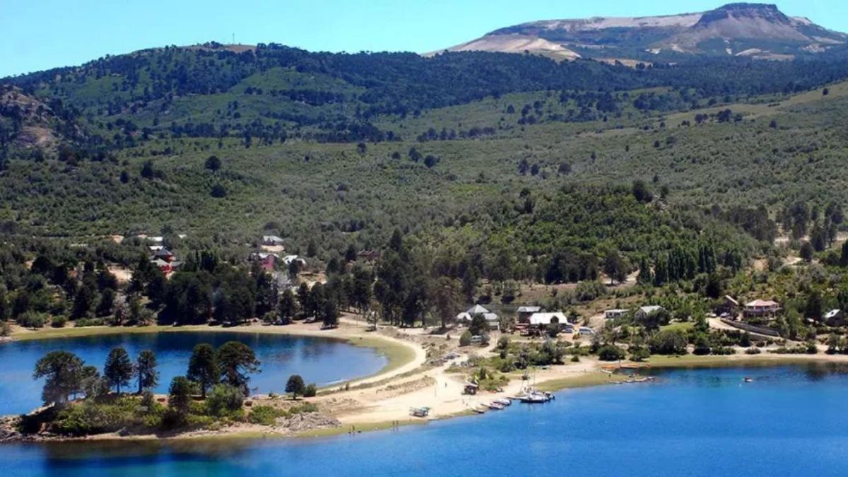 Villa Pehuenia Moquehue el destino perfecto para una escapada llena de naturaleza y sabores.