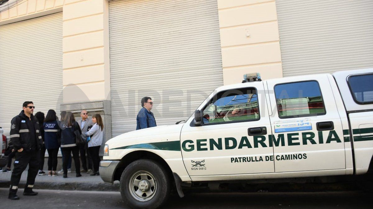 El procedimiento se realizó en Rosario y contó con la presencia de Gendarmería. El procedimiento se realizó en Rosario y contó con la presencia de Gendarmería.