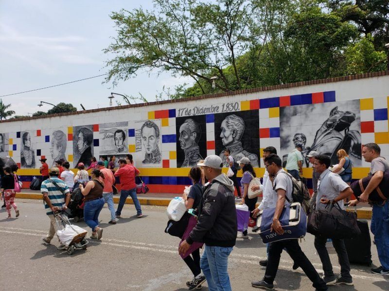 Cruzar la frontera entre Venezuela y Colombia, una travesía cargada de peligros e historias apasionantes