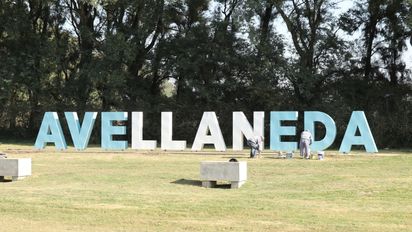 Avellaneda: le hizo el cuento del tío a una mujer, le robó 400 mil dólares y se fugó en monopatín