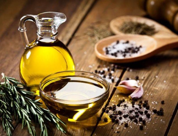 Prohíben la venta de un aceite de oliva y de un lote de pastas con gorgojos