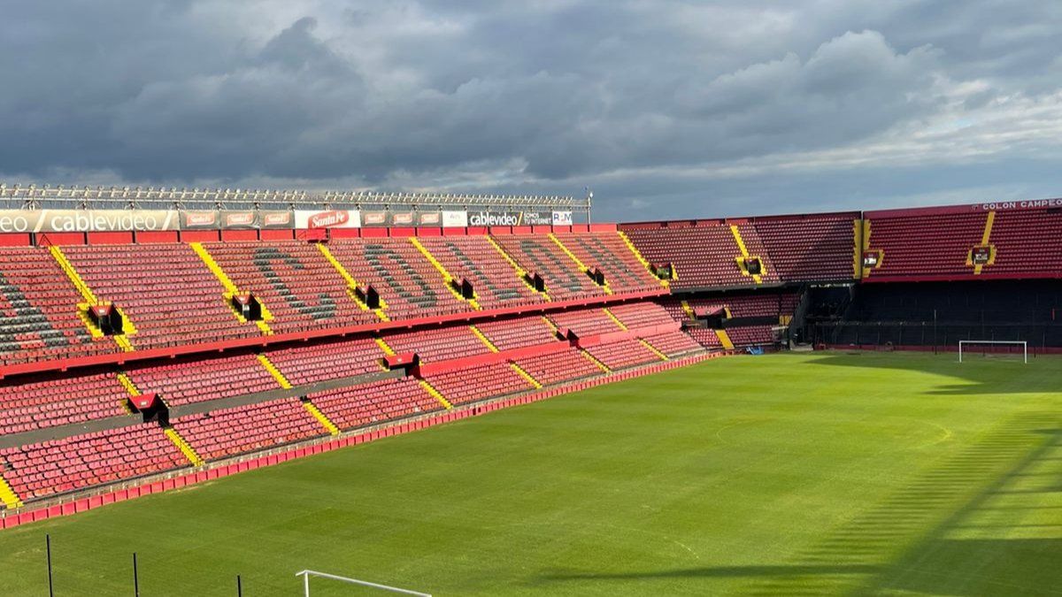 Así está la cancha de Colón a 24 horas del clásico.