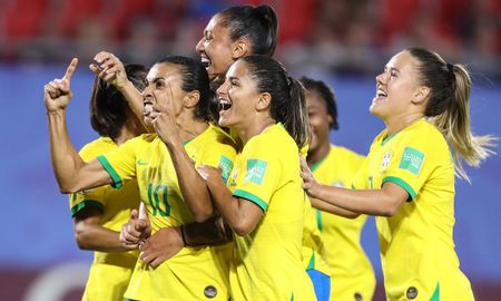 Las jugadoras brasileñas cobrarán en igualdad cantidad que los hombres por cada convocatoria al seleccionado. Las jugadoras brasileñas cobrarán en igualdad cantidad que los hombres por cada convocatoria al seleccionado.